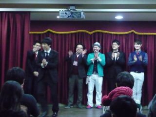 渚晴彦ブログ：クロースアップ会場はステージ以外は全て鏡ばりでした。