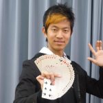 聴覚障害者マジシャン・ノブ君の紹介です。