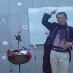 小田さん三年目に突入ステッキ、カード、鳩、仕上げに噴水カード